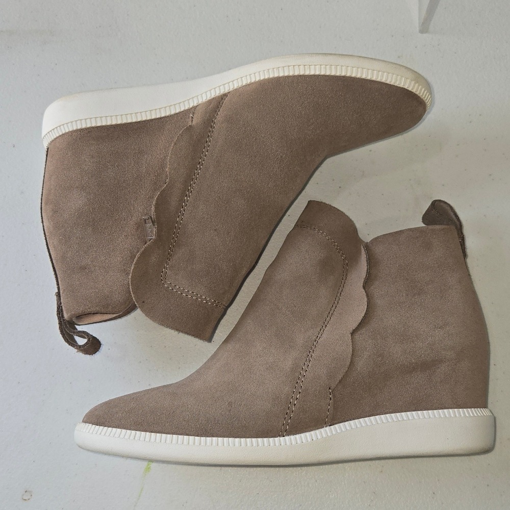 Kate Spade New York Wilkes Suede Wedge Sneakers Taupe Scalloped Booties Size 6B - Picture 6 of 9